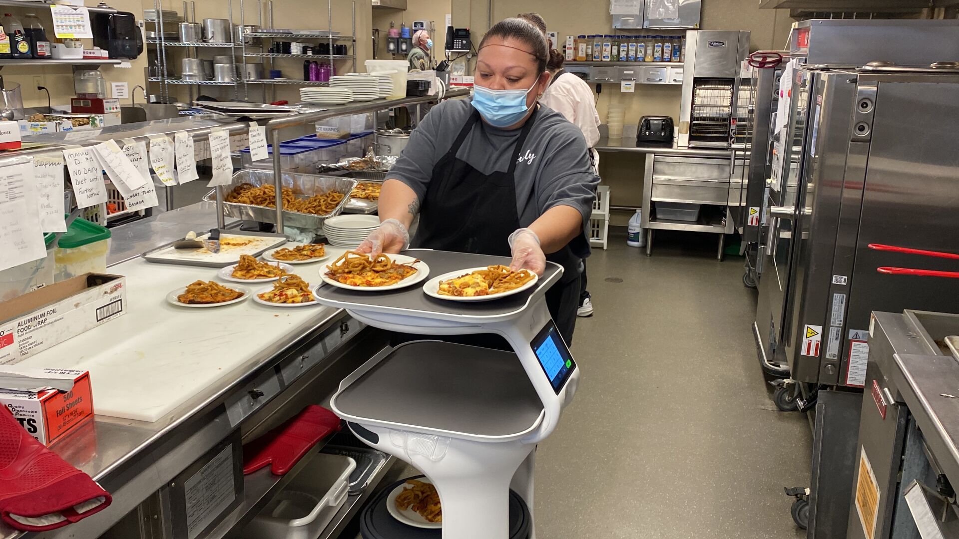 Zulima Martinez loads plates